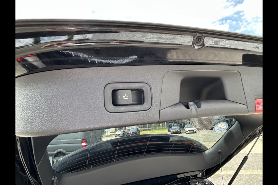 Mercedes-Benz GLA 250 e AMG // Trekhaak / Panoramadak // Keyless Entry // MultiBeam LED // Carplay // Sfeerverlichting