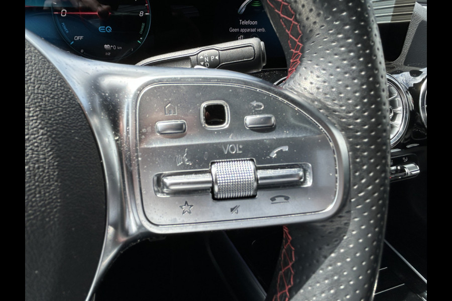 Mercedes-Benz GLA 250 e AMG // Trekhaak / Panoramadak // Keyless Entry // MultiBeam LED // Carplay // Sfeerverlichting