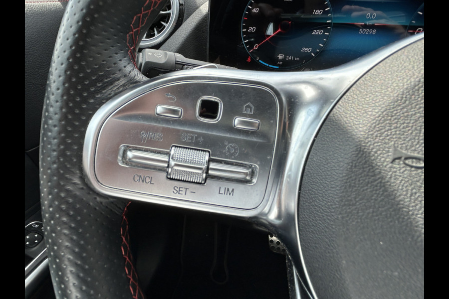 Mercedes-Benz GLA 250 e AMG // Trekhaak / Panoramadak // Keyless Entry // MultiBeam LED // Carplay // Sfeerverlichting