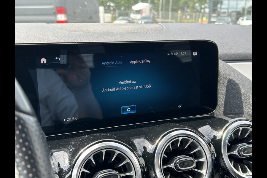 Mercedes-Benz GLA 250 e AMG // Trekhaak / Panoramadak // Keyless Entry // MultiBeam LED // Carplay // Sfeerverlichting