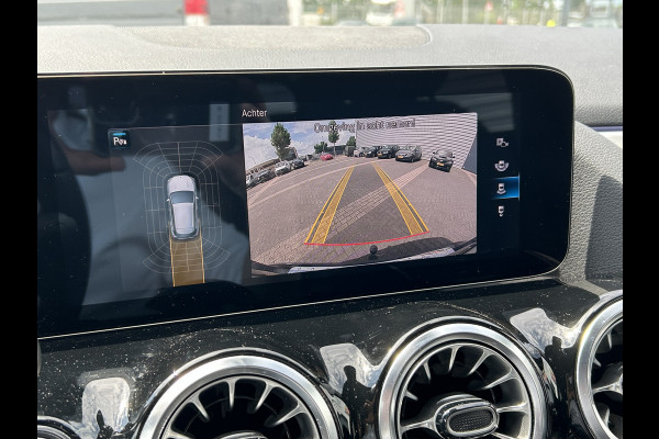 Mercedes-Benz GLA 250 e AMG // Trekhaak / Panoramadak // Keyless Entry // MultiBeam LED // Carplay // Sfeerverlichting