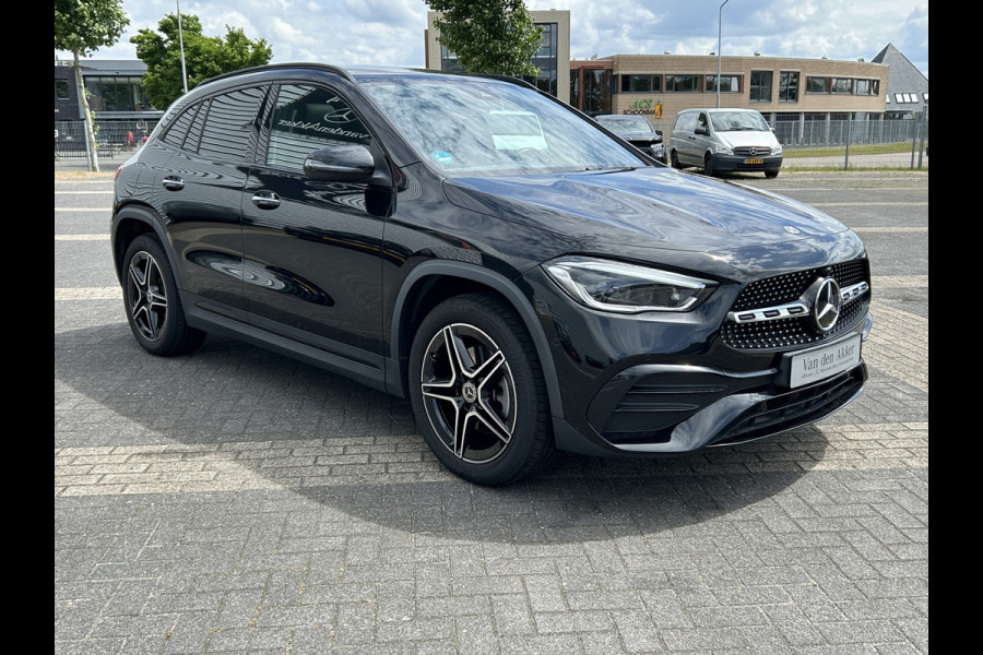 Mercedes-Benz GLA 250 e AMG // Trekhaak / Panoramadak // Keyless Entry // MultiBeam LED // Carplay // Sfeerverlichting