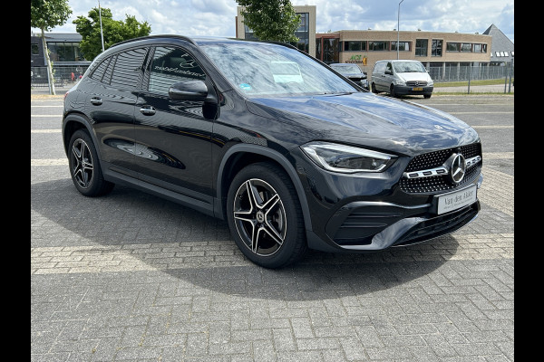 Mercedes-Benz GLA 250 e AMG // Trekhaak / Panoramadak // Keyless Entry // MultiBeam LED // Carplay // Sfeerverlichting