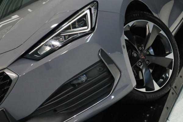 CUPRA Leon Sportstourer 1.4 e-Hybrid / PANO / MEMORY / KEYLESS / CAMERA