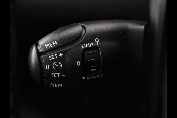 Peugeot e-208 EV GT 350 50 kWh | SOH 89,8% | Half leder | Camera | Carplay | Navigatie | Side Assist | Sportstoelen | Full LED | Parkeerhulp | DAB | Climate control | Bluetooth | Cruise control