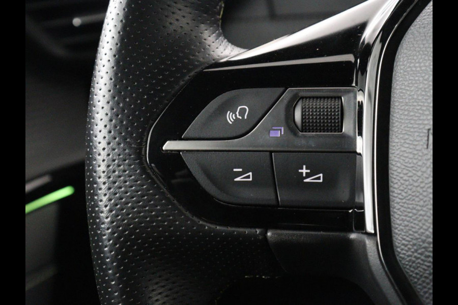 Peugeot e-208 EV GT 350 50 kWh | SOH 89,8% | Half leder | Camera | Carplay | Navigatie | Side Assist | Sportstoelen | Full LED | Parkeerhulp | DAB | Climate control | Bluetooth | Cruise control