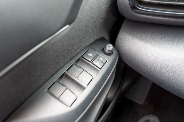 Toyota Yaris Cross 1.5 Hybrid 115 Active | Prijs rijklaar incl. 12 mnd garantie | Stoelverw Carplay Clima Camera LED