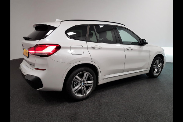 BMW X1 sDrive18i Automaat M-Sport Executive Lederen Bekleding Navigatie Climate Control Camera Parkeer Sensoren Lichtmetalen velgen Cruise Control