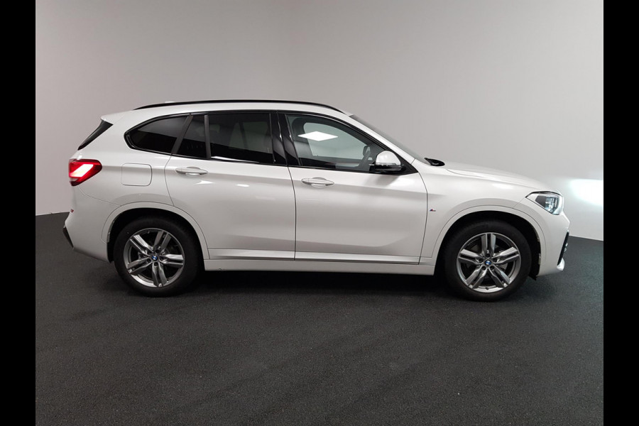 BMW X1 sDrive18i Automaat M-Sport Executive Lederen Bekleding Navigatie Climate Control Camera Parkeer Sensoren Lichtmetalen velgen Cruise Control