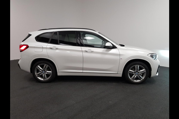 BMW X1 sDrive18i Automaat M-Sport Executive Lederen Bekleding Navigatie Climate Control Camera Parkeer Sensoren Lichtmetalen velgen Cruise Control