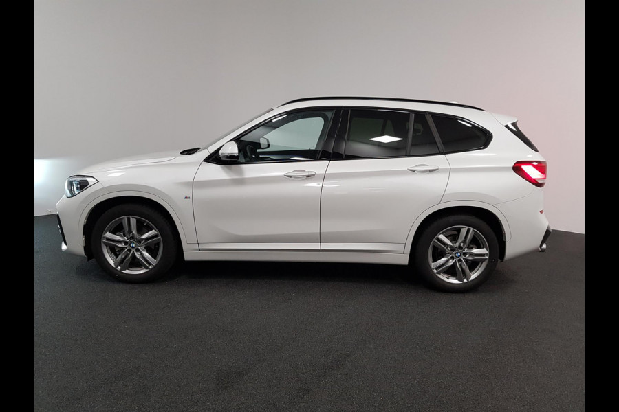 BMW X1 sDrive18i Automaat M-Sport Executive Lederen Bekleding Navigatie Climate Control Camera Parkeer Sensoren Lichtmetalen velgen Cruise Control