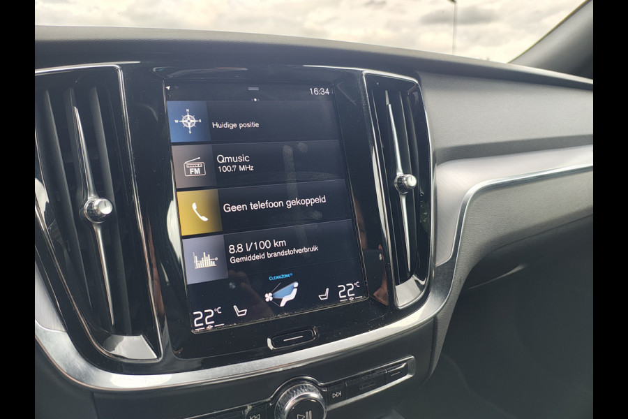 Volvo V60 2.0 T5 251PK Aut. Leder Wegkl.Trekhaak Navi Ecc Adap.Cruise Contourstoelen Apple CarPlay Android Auto Bordherk. High Performance Elek.Stoelen+Memory Elek.Achterklep Privacy Glas Lmv 18" Regensensor 1.800KG Trekgewicht Origineel Nederlandse Auto