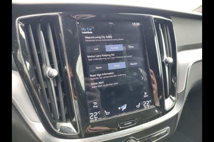 Volvo V60 2.0 T5 251PK Aut. Leder Wegkl.Trekhaak Navi Ecc Adap.Cruise Contourstoelen Apple CarPlay Android Auto Bordherk. High Performance Elek.Stoelen+Memory Elek.Achterklep Privacy Glas Lmv 18" Regensensor 1.800KG Trekgewicht Origineel Nederlandse Auto