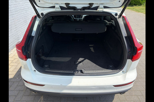 Volvo V60 2.0 T5 251PK Aut. Leder Wegkl.Trekhaak Navi Ecc Adap.Cruise Contourstoelen Apple CarPlay Android Auto Bordherk. High Performance Elek.Stoelen+Memory Elek.Achterklep Privacy Glas Lmv 18" Regensensor 1.800KG Trekgewicht Origineel Nederlandse Auto