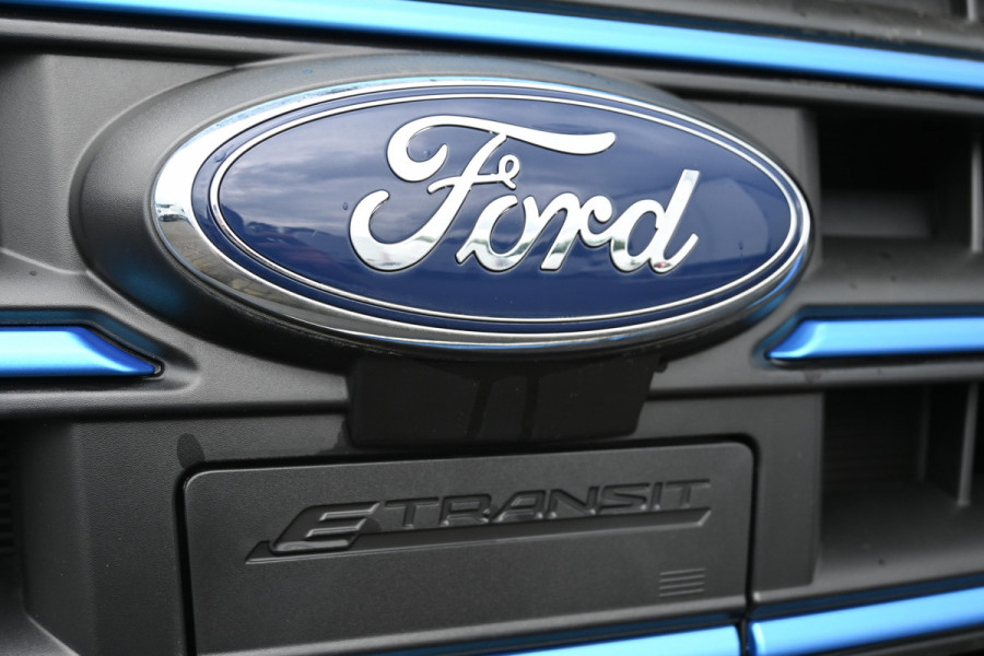 Ford E-Transit 390L Trend Bakwagen met Dhollandia laadklep Navigatie met camera, Zijdeur