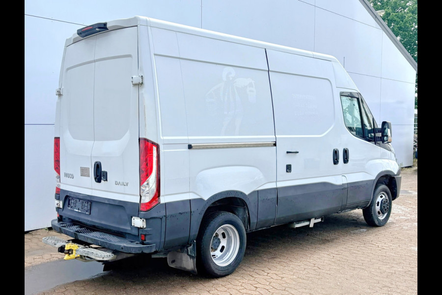 Iveco Daily 35C14 2.3 L2H2 Dubbellucht Airco Camera Trekhaak 3,5t