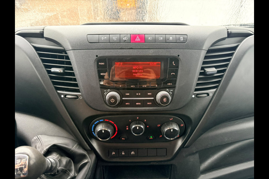 Iveco Daily 35C14 2.3 L2H2 Dubbellucht Airco Camera Trekhaak 3,5t