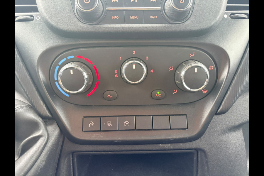 Iveco Daily 35C14 2.3 L2H2 Dubbellucht Airco Camera Trekhaak 3,5t