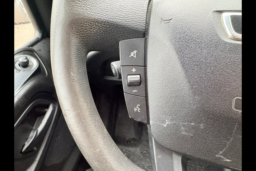Iveco Daily 35C14 2.3 L2H2 Dubbellucht Airco Camera Trekhaak 3,5t