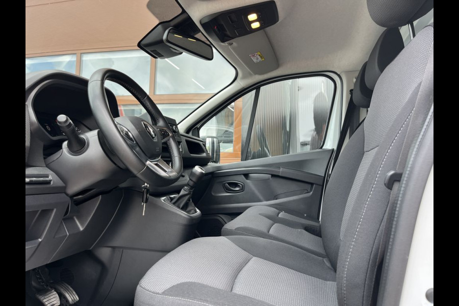 Renault Trafic 2.0 dCi E6 130pk L2 Comfort 3p BPM Vrij! Lease €338 p/m, PDC, Led, Airco, Trekhaak, Cruise controle.