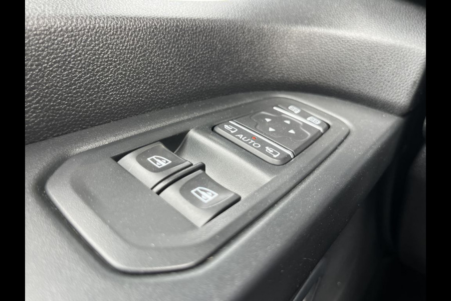 Renault Trafic 2.0 dCi E6 130pk L2 Comfort 3p BPM Vrij! Lease €338 p/m, PDC, Led, Airco, Trekhaak, Cruise controle.