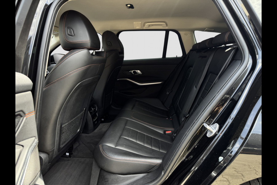 BMW 3 Serie Touring 330e xDrive | Laser | Trekhaak | Head Up | 360 | Sfeerverlichting | Dodehoek | 1e eigenaar