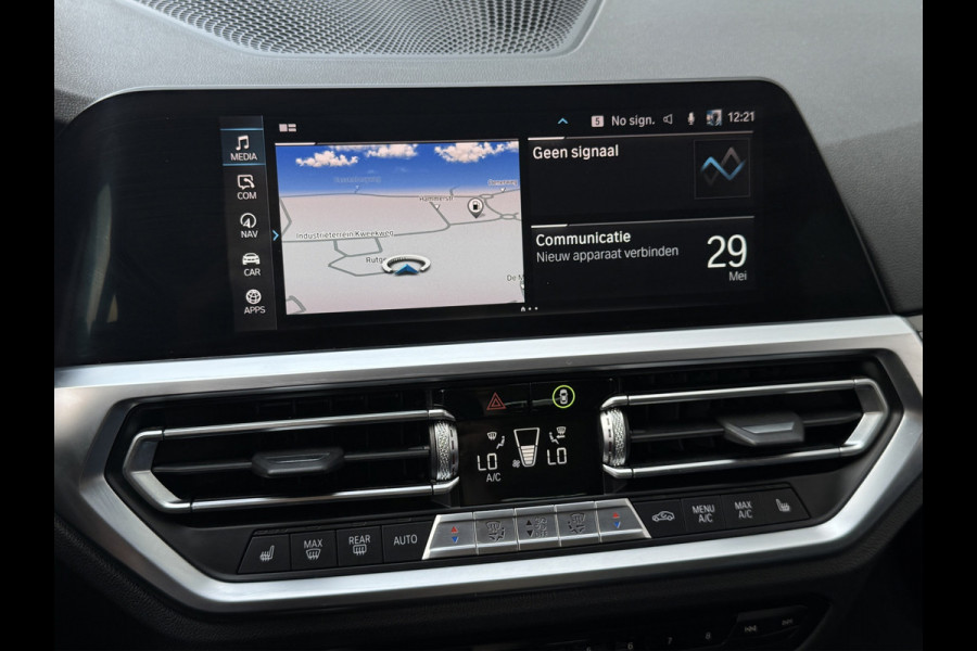 BMW 3 Serie Touring 330e xDrive | Laser | Trekhaak | Head Up | 360 | Sfeerverlichting | Dodehoek | 1e eigenaar