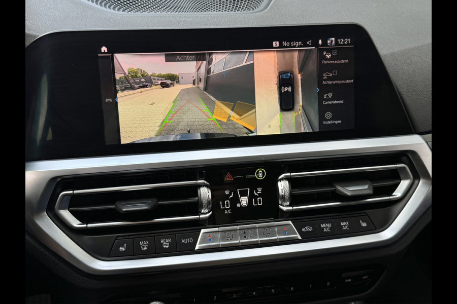 BMW 3 Serie Touring 330e xDrive | Laser | Trekhaak | Head Up | 360 | Sfeerverlichting | Dodehoek | 1e eigenaar