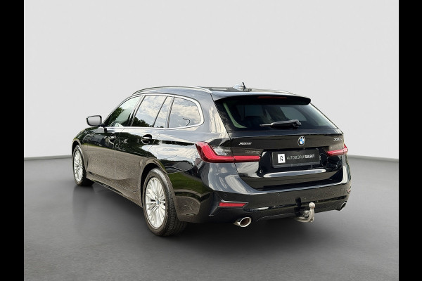 BMW 3 Serie Touring 330e xDrive | Laser | Trekhaak | Head Up | 360 | Sfeerverlichting | Dodehoek | 1e eigenaar