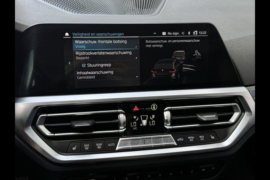 BMW 3 Serie Touring 330e xDrive | Laser | Trekhaak | Head Up | 360 | Sfeerverlichting | Dodehoek | 1e eigenaar