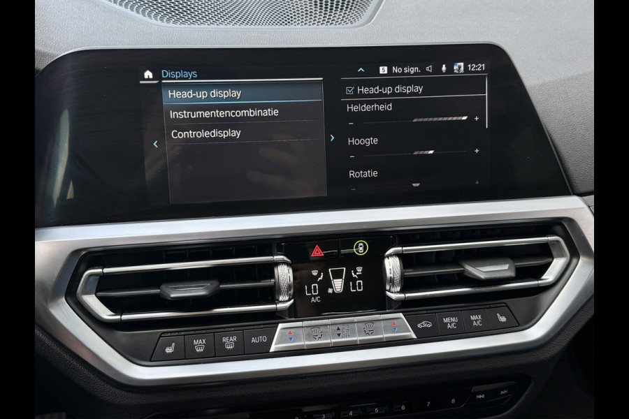 BMW 3 Serie Touring 330e xDrive | Laser | Trekhaak | Head Up | 360 | Sfeerverlichting | Dodehoek | 1e eigenaar
