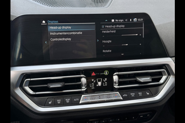 BMW 3 Serie Touring 330e xDrive | Laser | Trekhaak | Head Up | 360 | Sfeerverlichting | Dodehoek | 1e eigenaar
