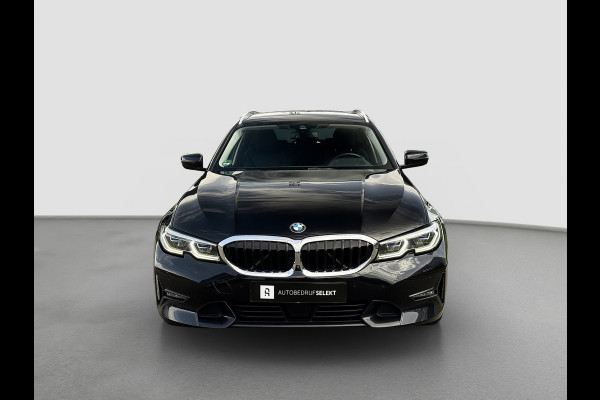 BMW 3 Serie Touring 330e xDrive | Laser | Trekhaak | Head Up | 360 | Sfeerverlichting | Dodehoek | 1e eigenaar