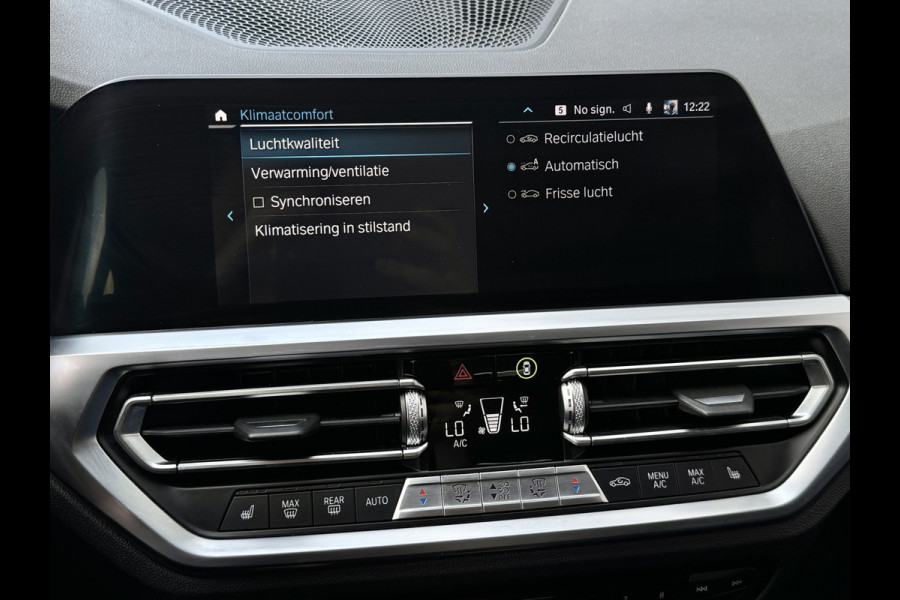 BMW 3 Serie Touring 330e xDrive | Laser | Trekhaak | Head Up | 360 | Sfeerverlichting | Dodehoek | 1e eigenaar
