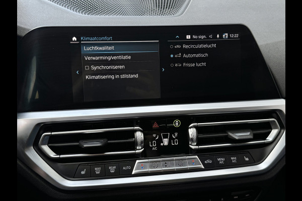 BMW 3 Serie Touring 330e xDrive | Laser | Trekhaak | Head Up | 360 | Sfeerverlichting | Dodehoek | 1e eigenaar