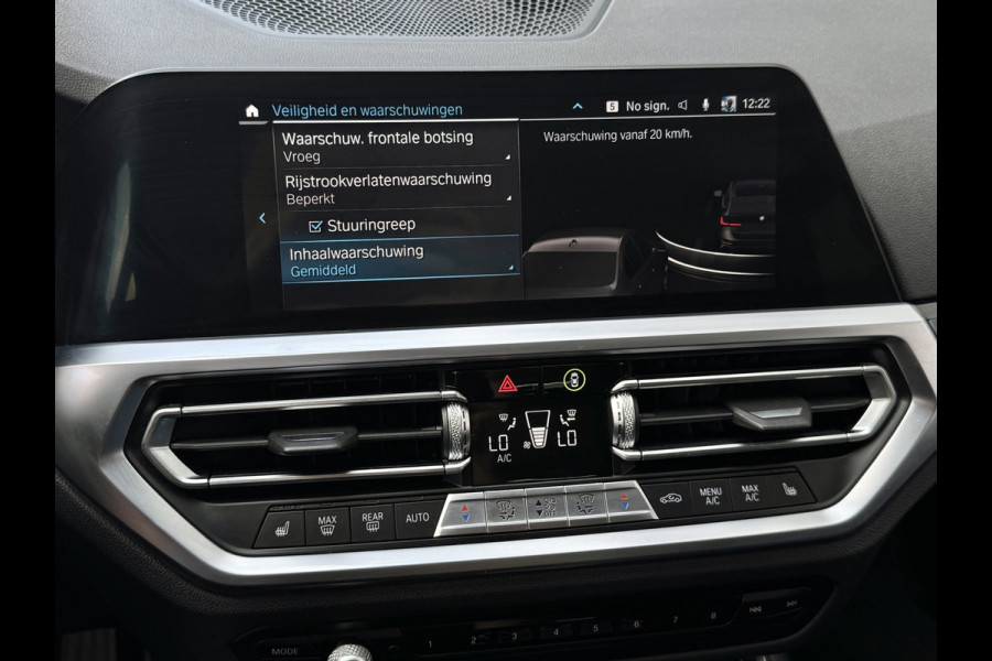 BMW 3 Serie Touring 330e xDrive | Laser | Trekhaak | Head Up | 360 | Sfeerverlichting | Dodehoek | 1e eigenaar