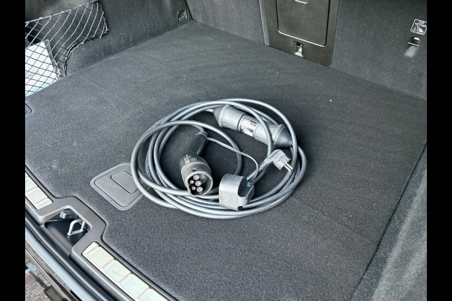 Volvo XC60 2.0 T8 Plug-in hybrid AWD Plus Dark | Pano | Trekhaak wegkl. | 360 Camera | Head Up | Harman/ Kardon | Prijs Rijklaar!!