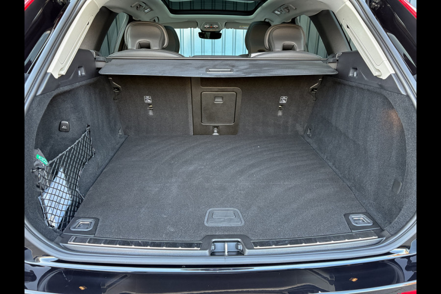 Volvo XC60 2.0 T8 Plug-in hybrid AWD Plus Dark | Pano | Trekhaak wegkl. | 360 Camera | Head Up | Harman/ Kardon | Prijs Rijklaar!!