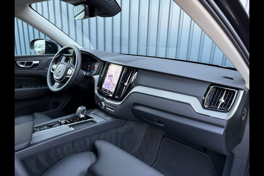 Volvo XC60 2.0 T8 Plug-in hybrid AWD Plus Dark | Pano | Trekhaak wegkl. | 360 Camera | Head Up | Harman/ Kardon | Prijs Rijklaar!!