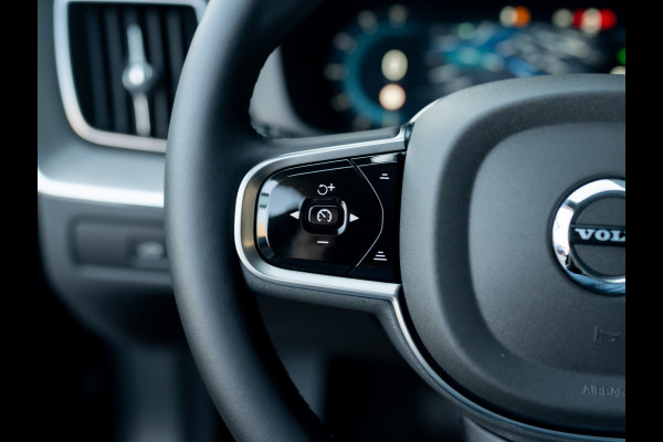 Volvo XC60 2.0 T8 Plug-in hybrid AWD Plus Dark | Pano | Trekhaak wegkl. | 360 Camera | Head Up | Harman/ Kardon | Prijs Rijklaar!!