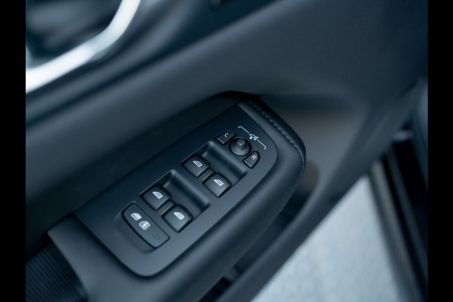 Volvo XC60 2.0 T8 Plug-in hybrid AWD Plus Dark | Pano | Trekhaak wegkl. | 360 Camera | Head Up | Harman/ Kardon | Prijs Rijklaar!!