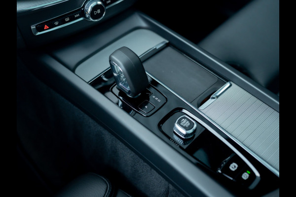 Volvo XC60 2.0 T8 Plug-in hybrid AWD Plus Dark | Pano | Trekhaak wegkl. | 360 Camera | Head Up | Harman/ Kardon | Prijs Rijklaar!!
