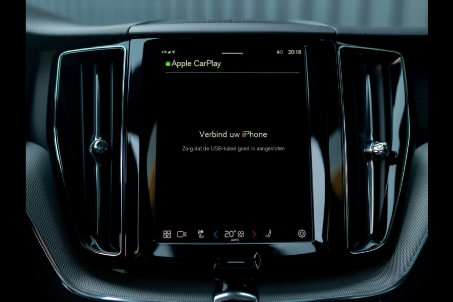 Volvo XC60 2.0 T8 Plug-in hybrid AWD Plus Dark | Pano | Trekhaak wegkl. | 360 Camera | Head Up | Harman/ Kardon | Prijs Rijklaar!!