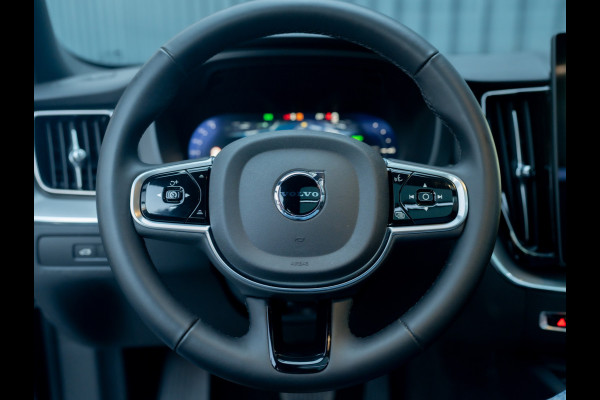 Volvo XC60 2.0 T6 Plug-in hybrid AWD Plus Black Edition | Pano | Trekhaak wegkl. | Facelift | 360 Camera | Head Up | Harman/ Kardon | Prijs Rijklaar!!