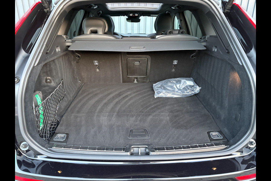 Volvo XC60 2.0 T6 Plug-in hybrid AWD Plus Black Edition | Pano | Trekhaak wegkl. | Facelift | 360 Camera | Head Up | Harman/ Kardon | Prijs Rijklaar!!