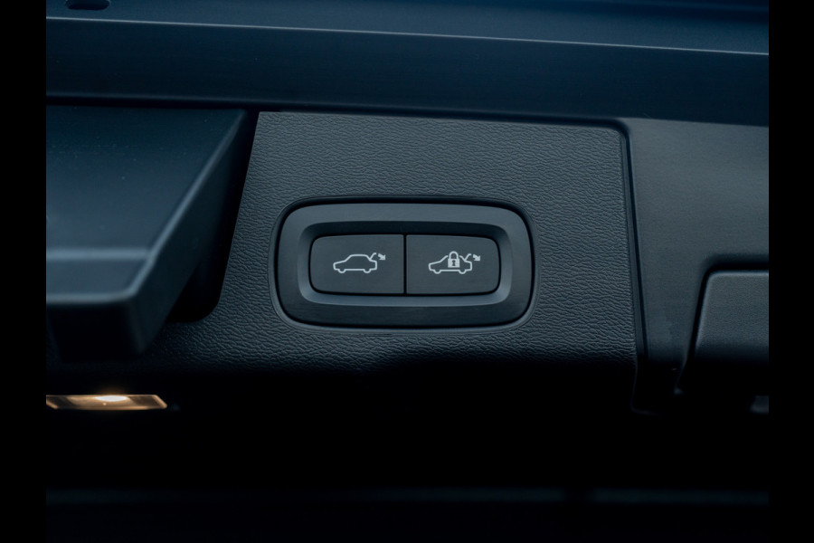 Volvo XC60 2.0 T6 Plug-in hybrid AWD Plus Black Edition | Pano | Trekhaak wegkl. | Facelift | 360 Camera | Head Up | Harman/ Kardon | Prijs Rijklaar!!