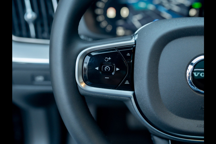 Volvo XC60 2.0 T6 Plug-in hybrid AWD Plus Black Edition | Pano | Trekhaak wegkl. | Facelift | 360 Camera | Head Up | Harman/ Kardon | Prijs Rijklaar!!