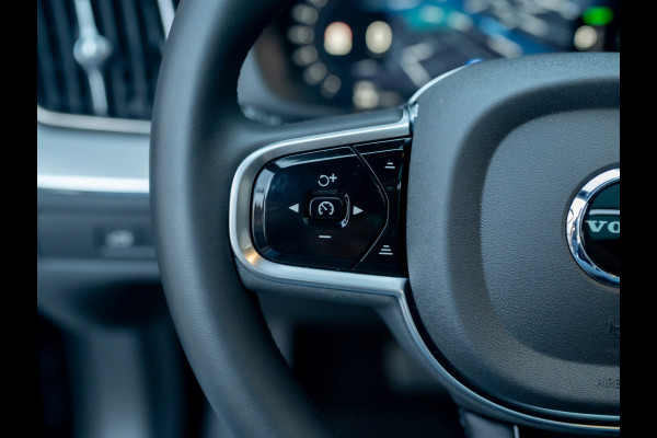 Volvo XC60 2.0 T6 Plug-in hybrid AWD Plus Black Edition | Pano | Trekhaak wegkl. | Facelift | 360 Camera | Head Up | Harman/ Kardon | Prijs Rijklaar!!
