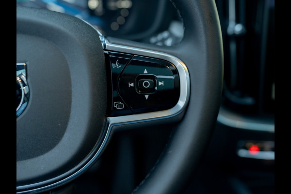 Volvo XC60 2.0 T6 Plug-in hybrid AWD Plus Black Edition | Pano | Trekhaak wegkl. | Facelift | 360 Camera | Head Up | Harman/ Kardon | Prijs Rijklaar!!