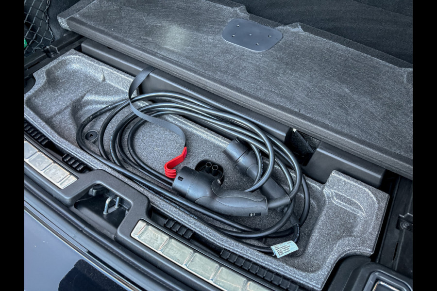 Volvo XC60 2.0 T6 Plug-in hybrid AWD Plus Black Edition | Pano | Trekhaak wegkl. | Facelift | 360 Camera | Head Up | Harman/ Kardon | Prijs Rijklaar!!